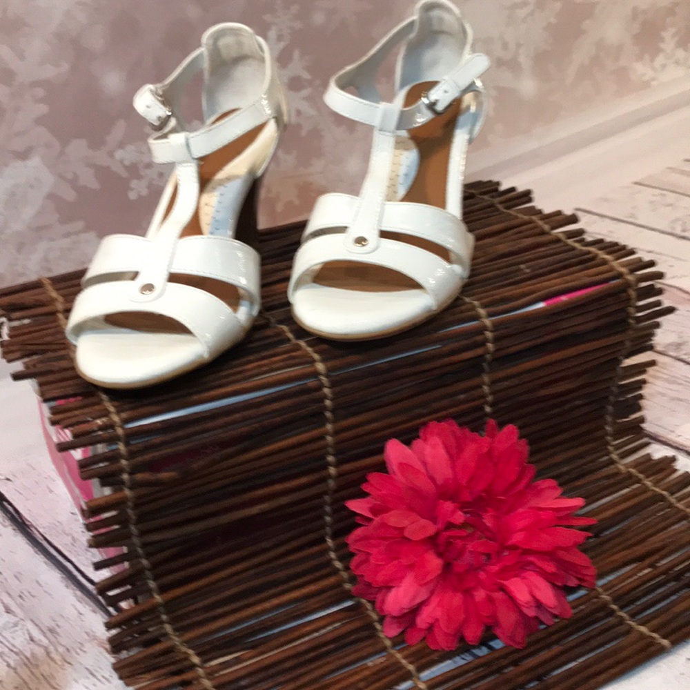 Jaclyn Smith sandals
